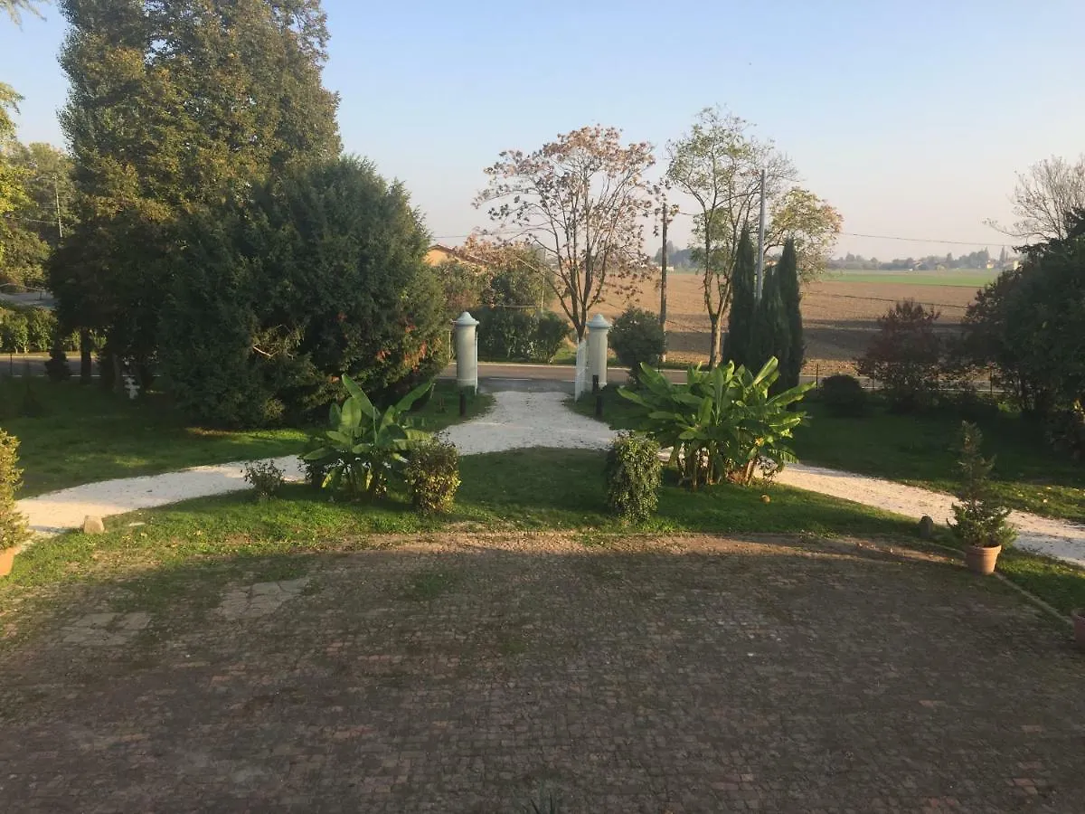 Villa Pacchioni Cavezzo 0*,  이탈리아